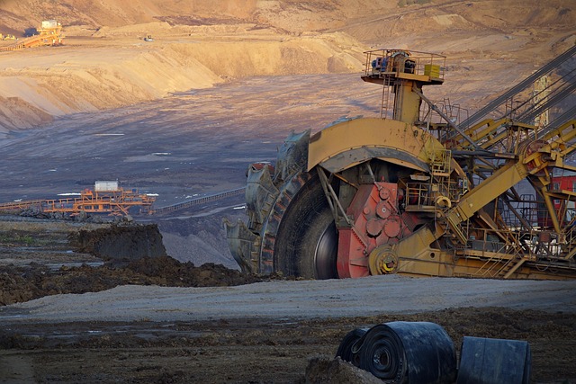 excavator-2781676_640