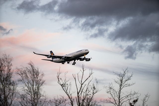 aircraft-4885805_640