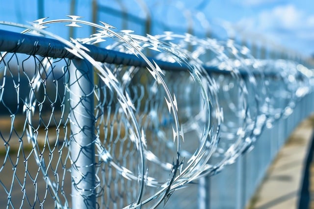 fence-8676569_640